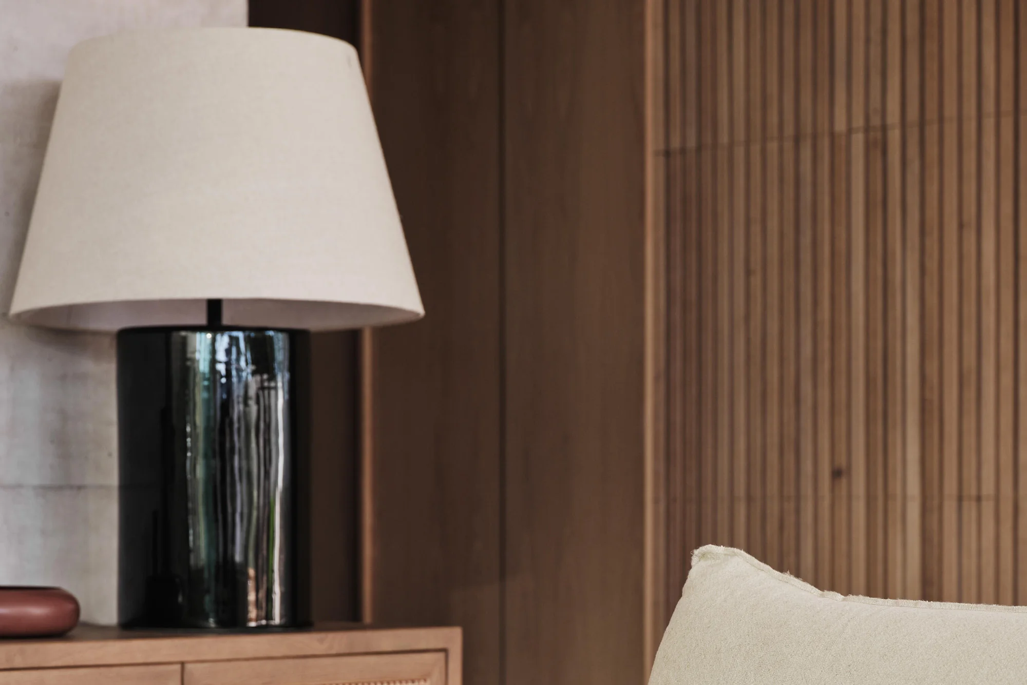 Jean De Black Lamp - Large - Image 3