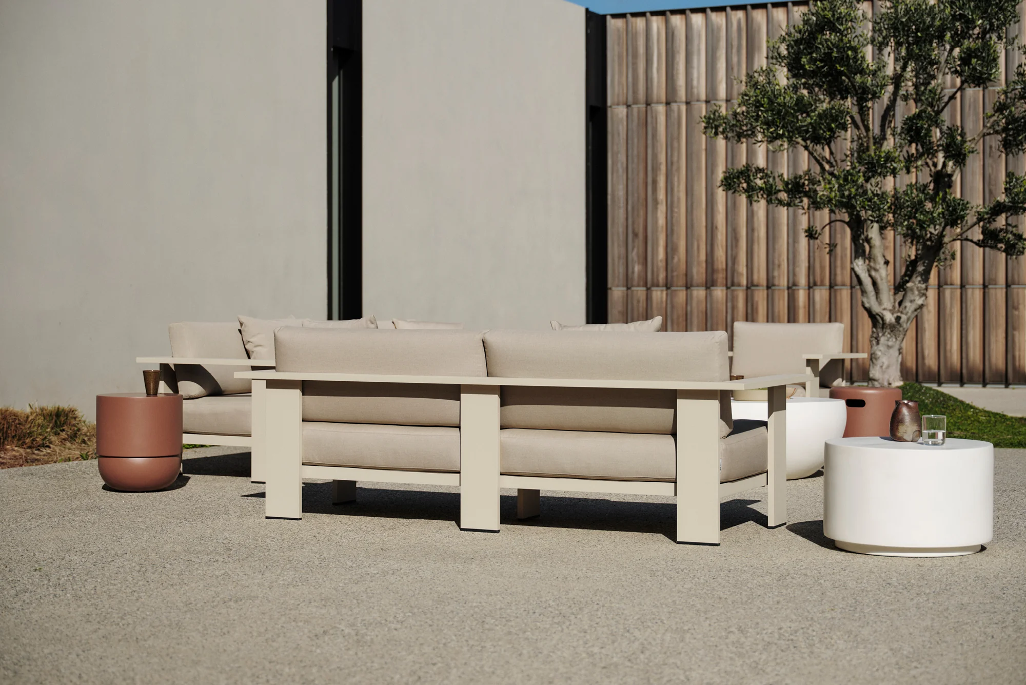 Outdoor Benn Sofa - Image 16