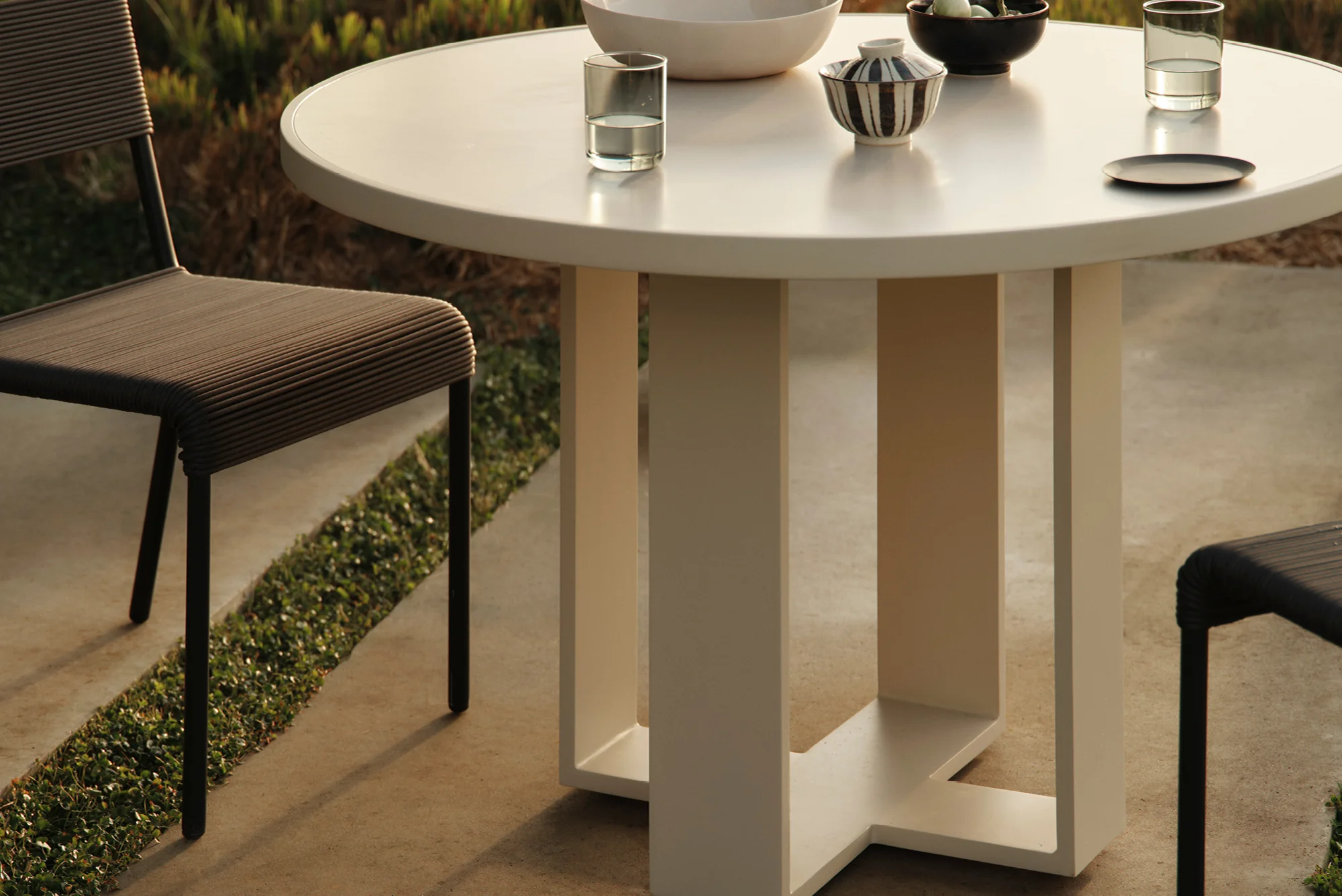 Outdoor Bond Round Dining Table - Image 5