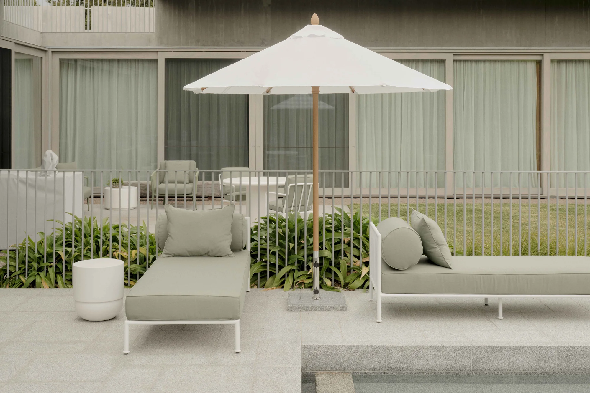 Outdoor Rowe Single Sun Lounge - Image 15