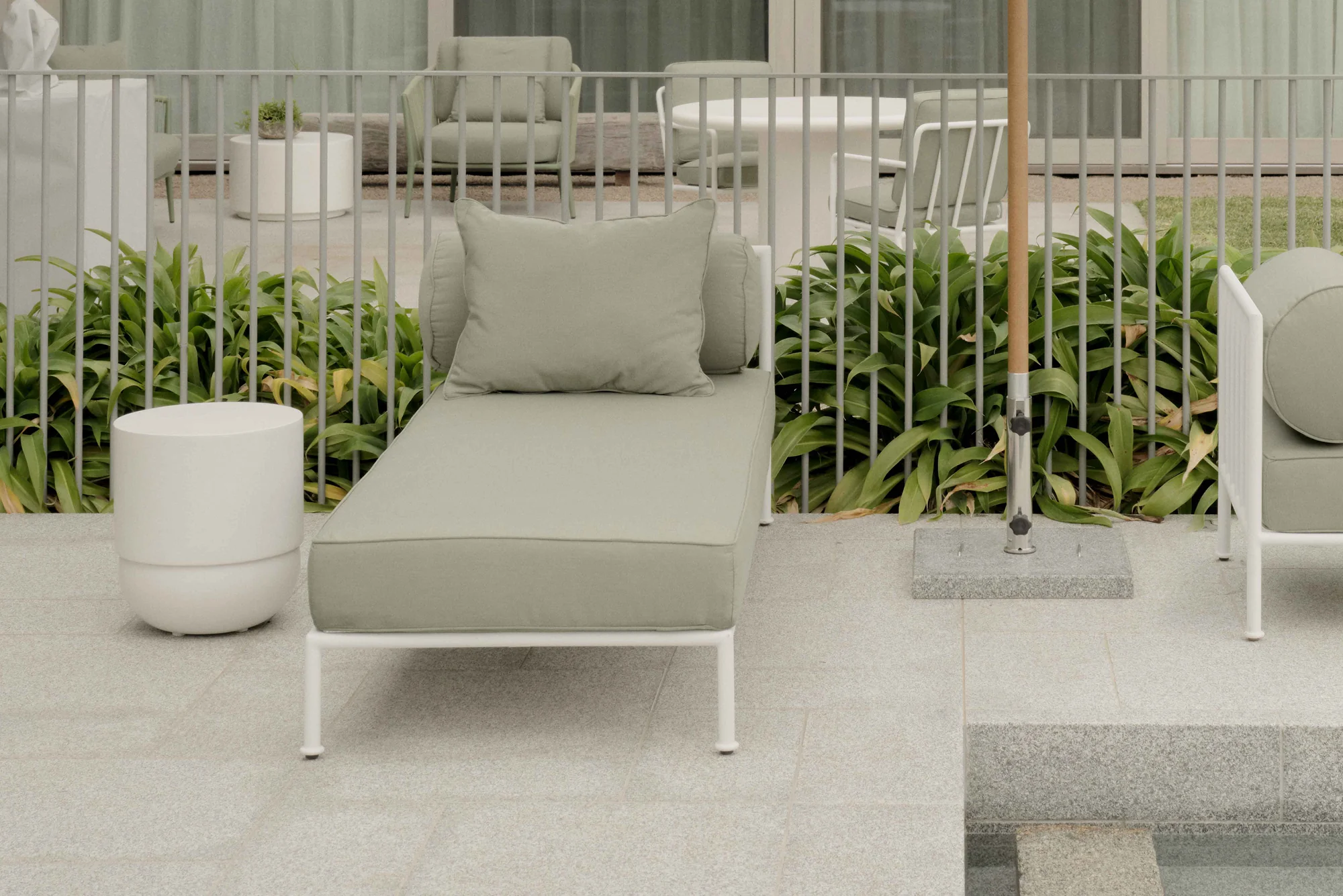 Outdoor Rowe Single Sun Lounge - Image 16